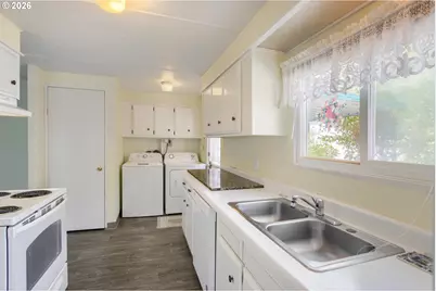 11728 SW Royal Villa Dr, Tigard, OR 97224 - Photo 10