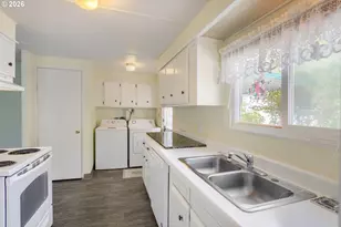 11728 SW Royal Villa Dr, Tigard, OR 97224 - Photo 10
