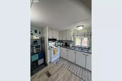 1225 W 10th Ave #26, Junction City, OR 97448 - Photo 10