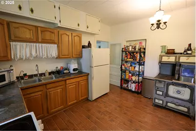 88447 Lampa Ln, Coquille, OR 97423 - Photo 16