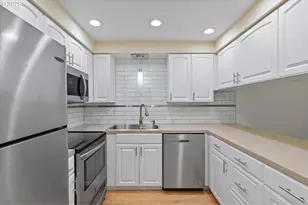 5561 SW Multnomah Blvd, Portland, OR 97219 - Photo 2