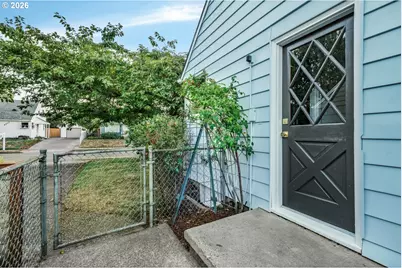 8907 SE Clay St, Portland, OR 97216 - Photo 32