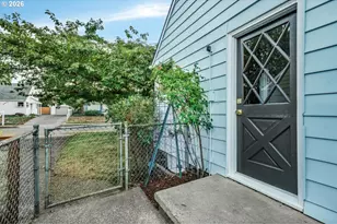 8907 SE Clay St, Portland, OR 97216 - Photo 32