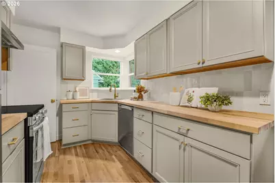 8907 SE Clay St, Portland, OR 97216 - Photo 8