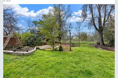 2046 W 14th Pl, Eugene, OR 97402 - Photo 24