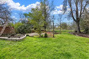 2046 W 14th Pl, Eugene, OR 97402 - Photo 24