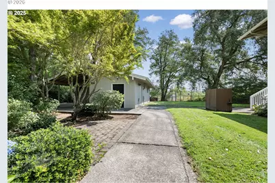 2046 W 14th Pl, Eugene, OR 97402 - Photo 20