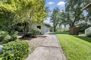 2046 W 14th Pl, Eugene, OR 97402 - Photo 20
