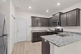 28 NE 134th Pl, Portland, OR 97230 - Photo 12