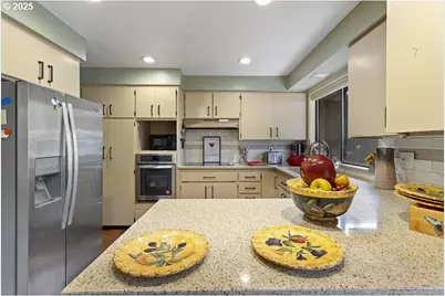 14729 NE Stanton Ct, Portland, OR 97230 - Photo 6