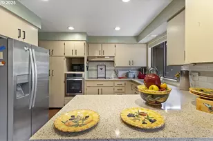 14729 NE Stanton Ct, Portland, OR 97230 - Photo 6