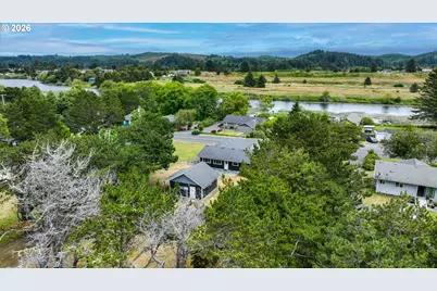 90364 Lewis Rd, Warrenton, OR 97146 - Photo 4