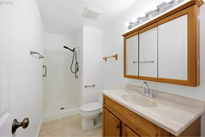 405 SE 21st St, Troutdale, OR 97060 - Photo 18
