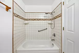 405 SE 21st St, Troutdale, OR 97060 - Photo 22