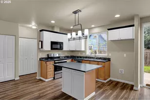 1725 Allea Dr, Eugene, OR 97404 - Photo 10