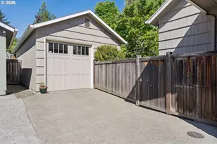 905 SE 71st Ave, Portland, OR 97215 - Photo 6