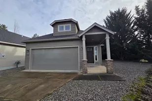 376 Bentgrass Ct, Sutherlin, OR 97479 - Photo 2