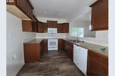376 Bentgrass Ct, Sutherlin, OR 97479 - Photo 8