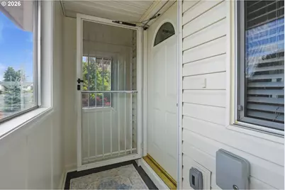 2049 W Hayes St, Woodburn, OR 97071 - Photo 6