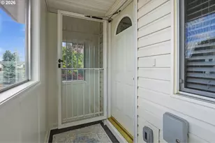 2049 W Hayes St, Woodburn, OR 97071 - Photo 6
