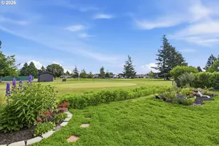 2049 W Hayes St, Woodburn, OR 97071 - Photo 28