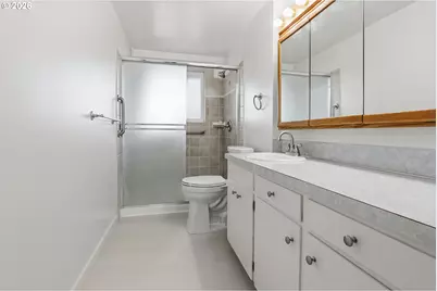 2049 W Hayes St, Woodburn, OR 97071 - Photo 18