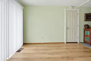 2049 W Hayes St, Woodburn, OR 97071 - Photo 14
