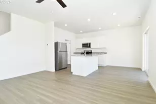 3990 SW Duniway Ln, Gresham, OR 97080 - Photo 4