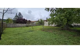 1731 NW Keasey St, Roseburg, OR 97471 - Photo 8