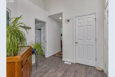 869 E 9th Ct, Lafayette, OR 97127 - Photo 4