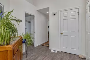 869 E 9th Ct, Lafayette, OR 97127 - Photo 4