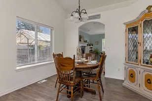869 E 9th Ct, Lafayette, OR 97127 - Photo 8