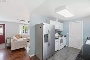 823 SE Polaris Ct, Bend, OR 97702 - Photo 12