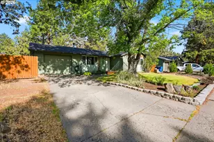 823 SE Polaris Ct, Bend, OR 97702 - Photo 4