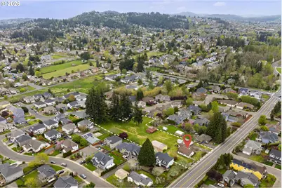 11885 SE Summers Ln, Clackamas, OR 97015 - Photo 18