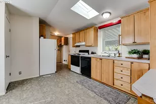 1699 N Terry St, Eugene, OR 97402 - Photo 4