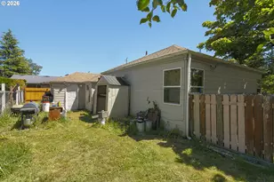 915 NE 4th St, Gresham, OR 97030 - Photo 10