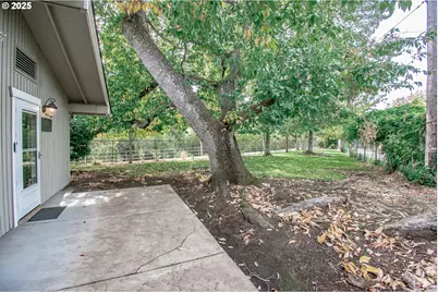 2132 W 14th Ct, Eugene, OR 97402 - Photo 32