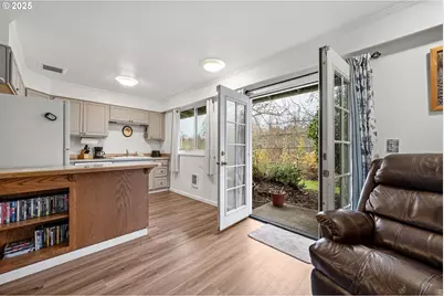 2132 W 14th Ct, Eugene, OR 97402 - Photo 14