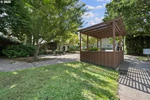 2132 W 14th Ct, Eugene, OR 97402 - Photo 44