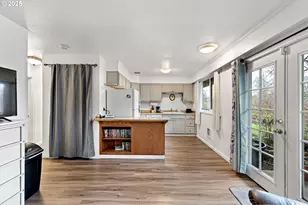 2132 W 14th Ct, Eugene, OR 97402 - Photo 6