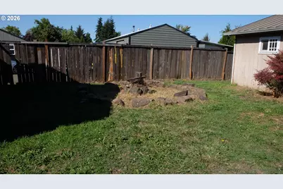804 W N St, Springfield, OR 97477 - Photo 2