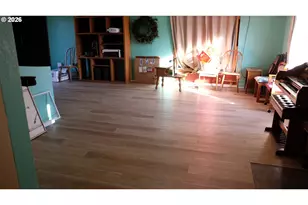 804 W N St, Springfield, OR 97477 - Photo 8