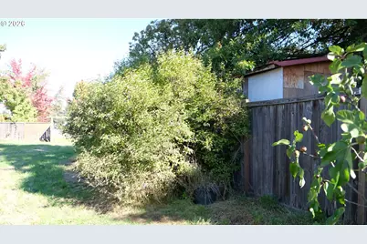 804 W N St, Springfield, OR 97477 - Photo 12