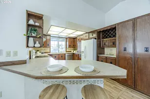 689 68th Pl, Springfield, OR 97478 - Photo 16