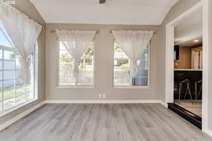 310 19th St, Springfield, OR 97477 - Photo 6