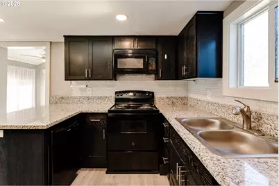 310 19th St, Springfield, OR 97477 - Photo 12