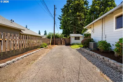 1810 NE 155th Ave, Portland, OR 97230 - Photo 8