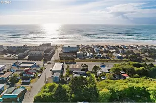 316 N Hwy 101, Rockaway Beach, OR 97136 - Photo 28