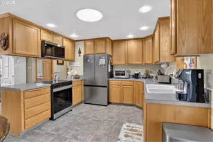 2247 Oregon Ct, Woodburn, OR 97071 - Photo 4